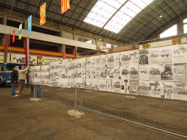 También se expusieron catálogos de los muchos modelos de la marca Pegaso.